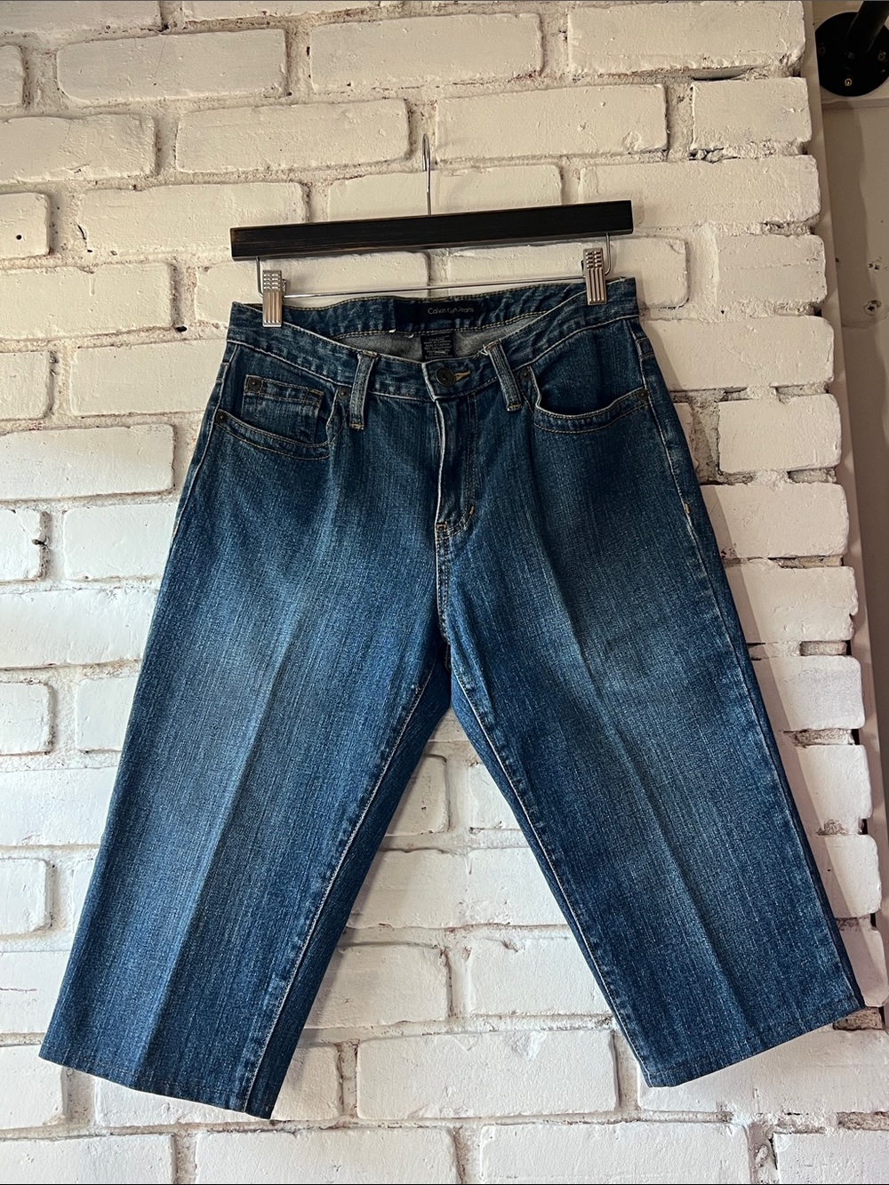CALVIN KLEIN Classic Mid-Blue Denim Cropped Jeans fitted Jorts